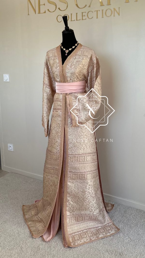 🧵🪡TAKCHITA JOUNAÏDA ROSE