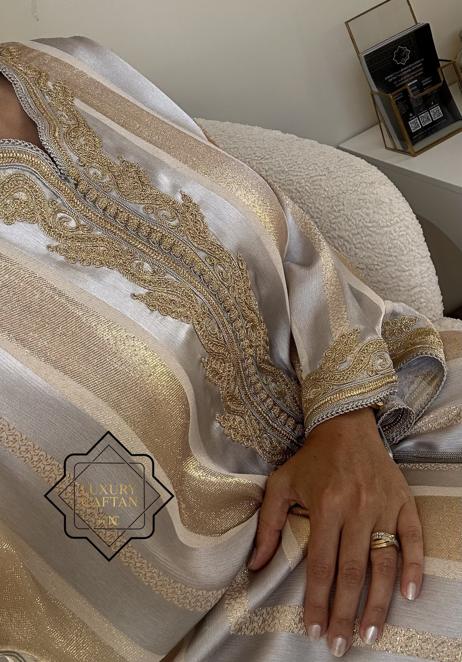 🧵🪡CAFTAN JOHARA Gris et Doré – Image 2